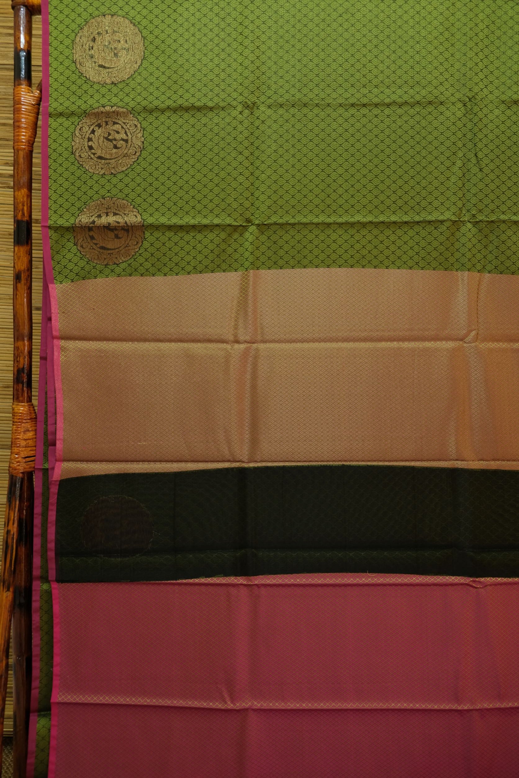 Pickle Green | Pink Mayil